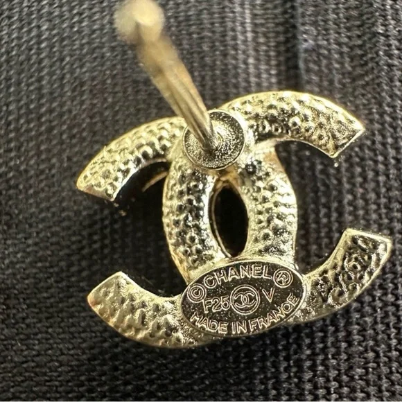 CHANEL Gold Earrings with Crystal Details - Picture 3 of 4